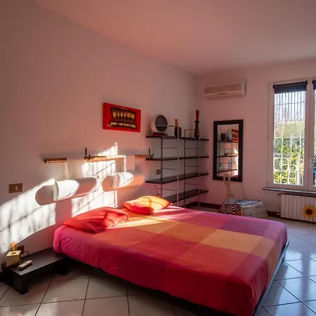 Guesthost - Cozy Flat Close To The Center Apartment *