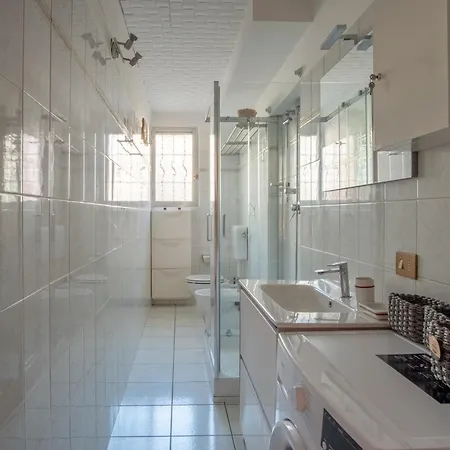 Guesthost - Cozy Flat Close To The Center Piacenza