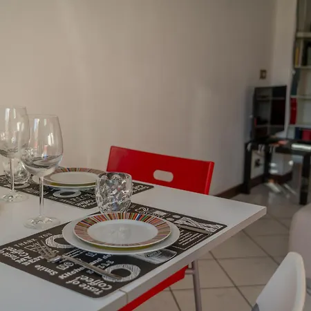 Guesthost - Cozy Flat Close To The Center Placência