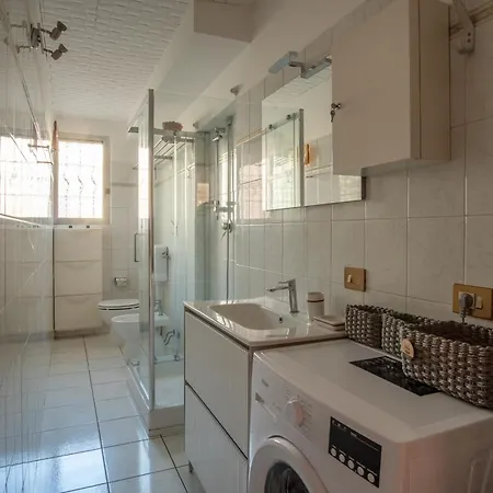 Guesthost - Cozy Flat Close To The Center 아파트 *