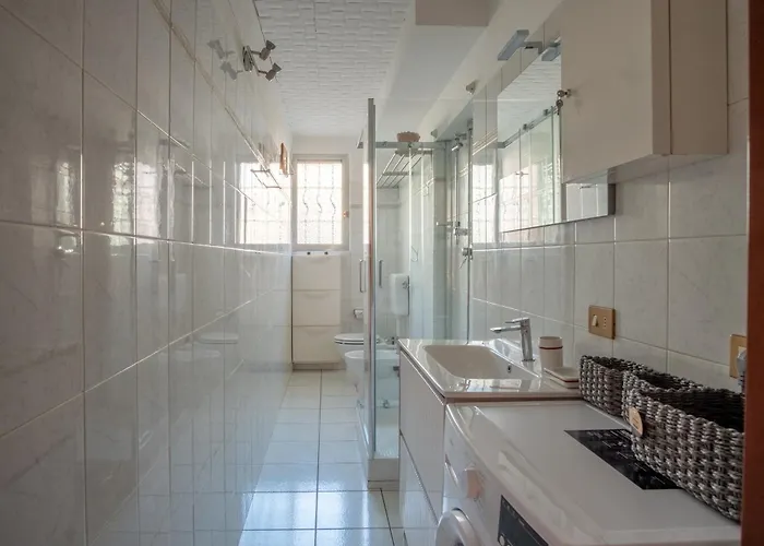 Guesthost - Cozy Flat Close To The Center Piacenza