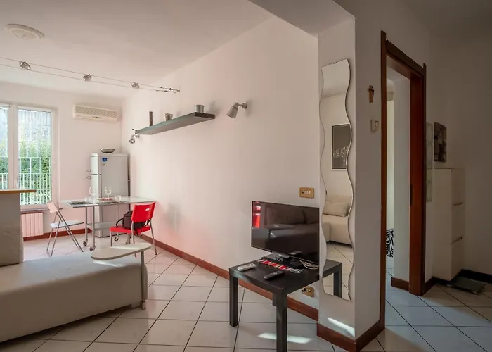Guesthost - Cozy Flat Close To The Center Apartment